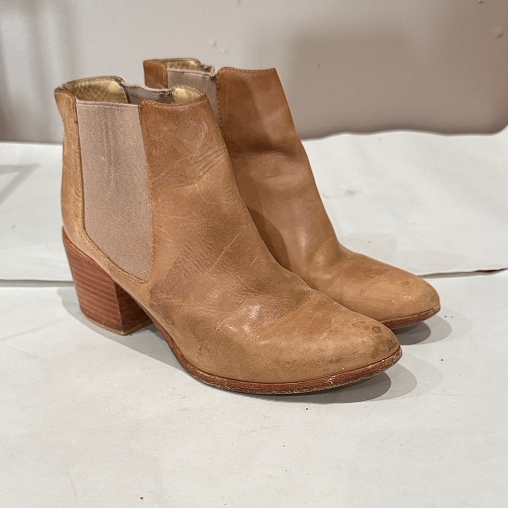 Nisolo Light Brown Leather Ankle Booties